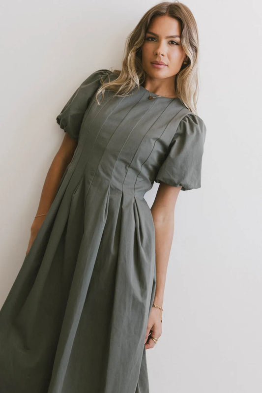 Puff sleeves dress in sage 