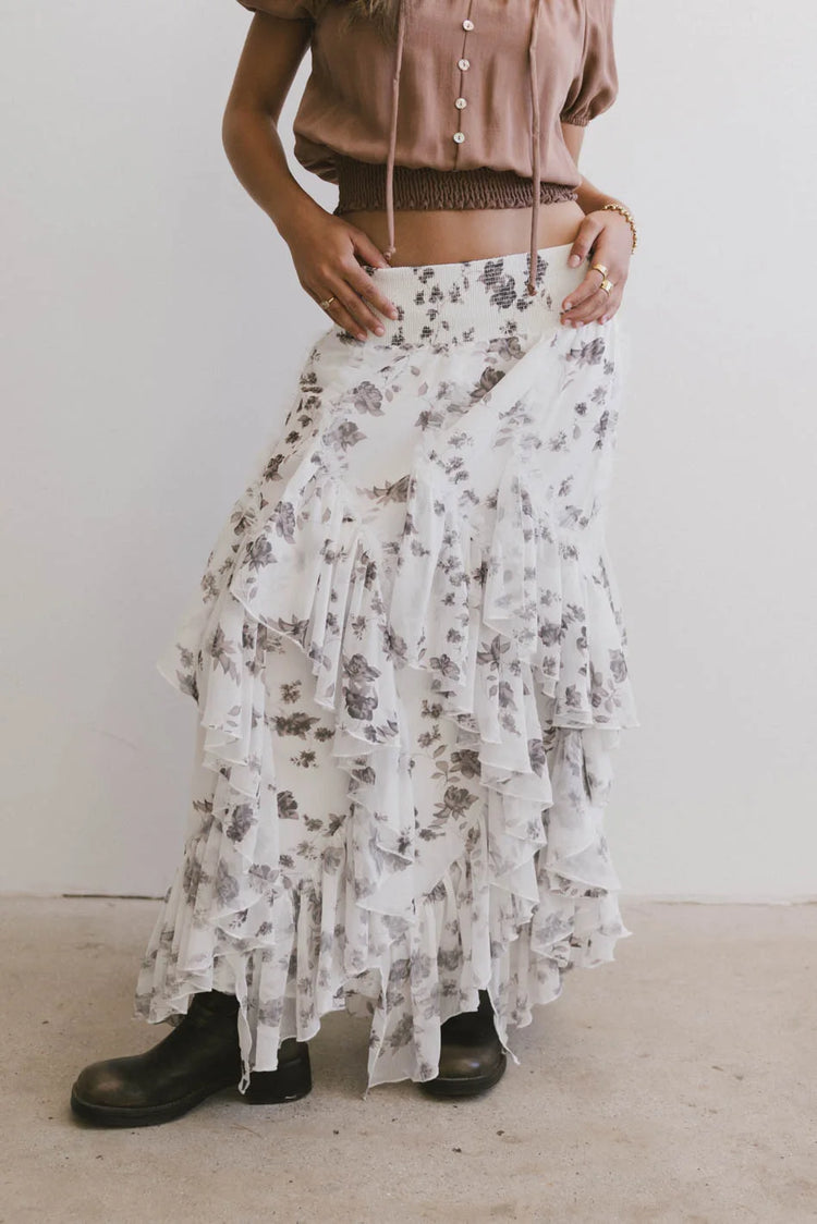 Elastic waist skirt in white 