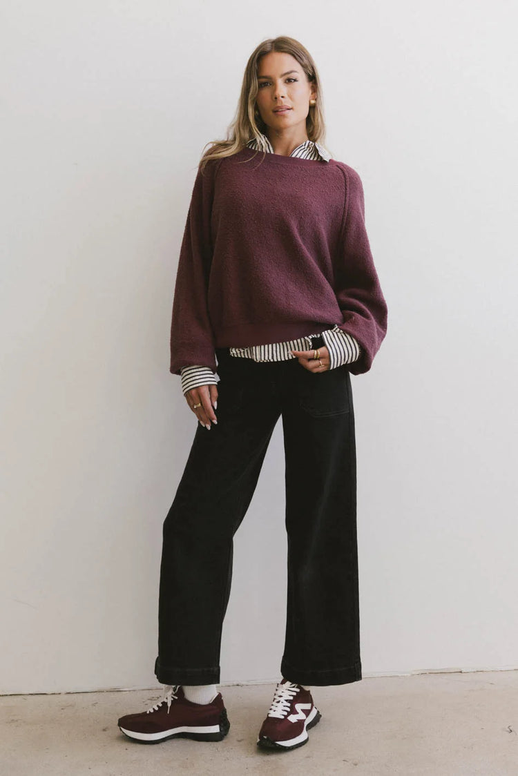 Round neck sweater in wine 