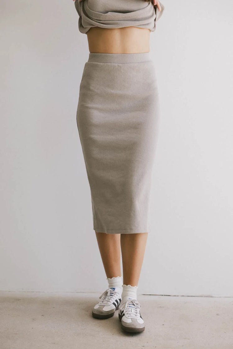 Elastic waist skirt in taupe 