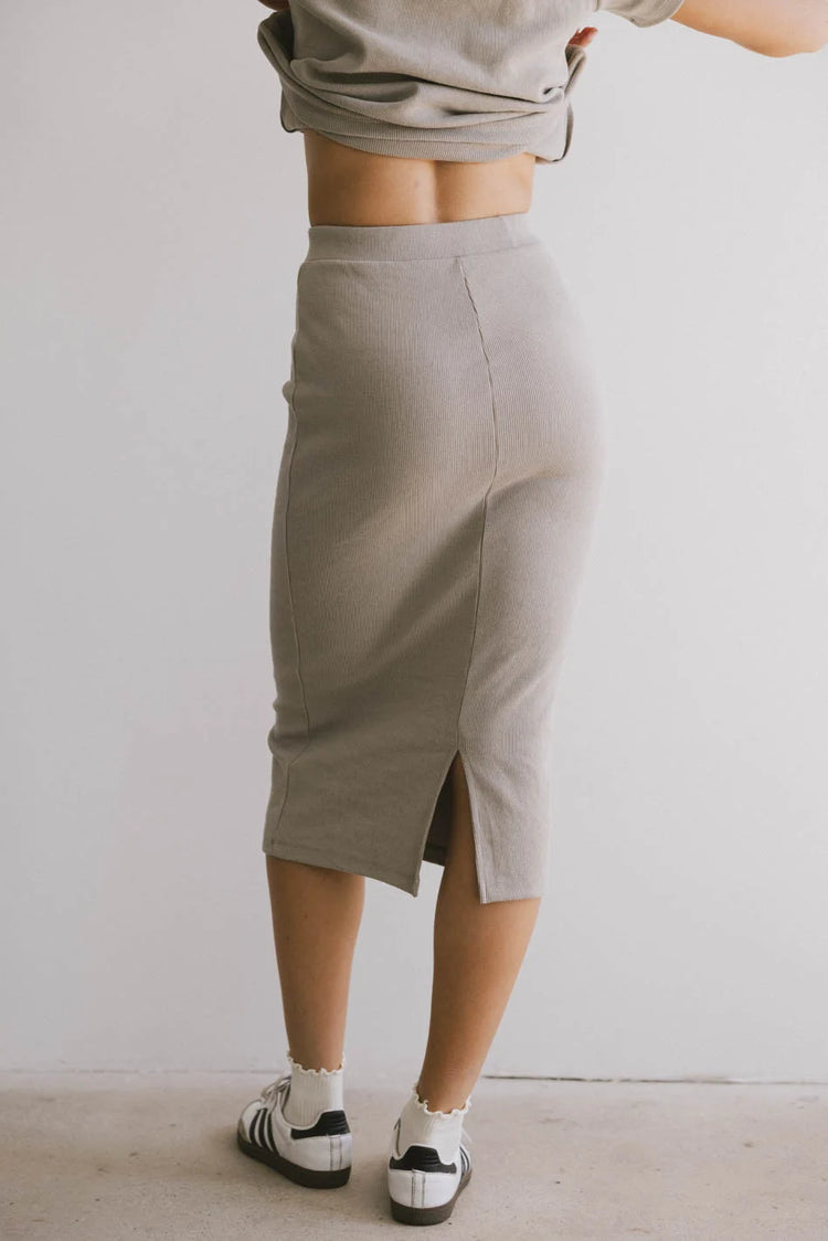 Back slit skirt in taupe 