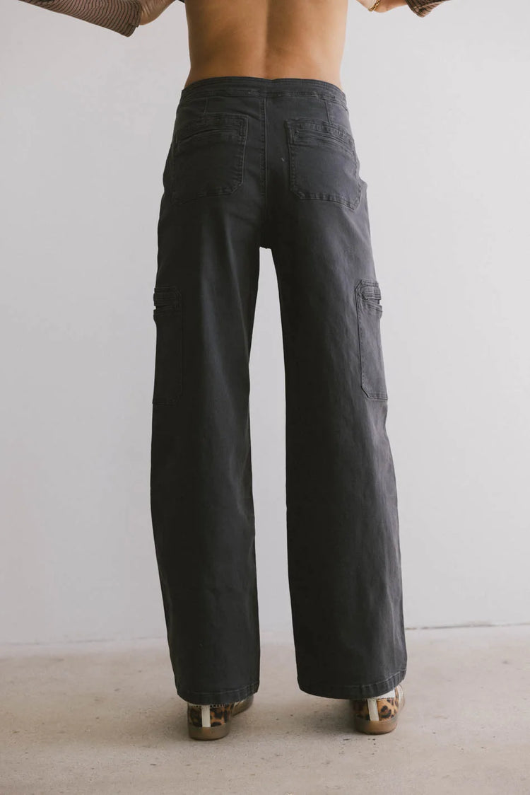 Two back pockets pants in charcoal 