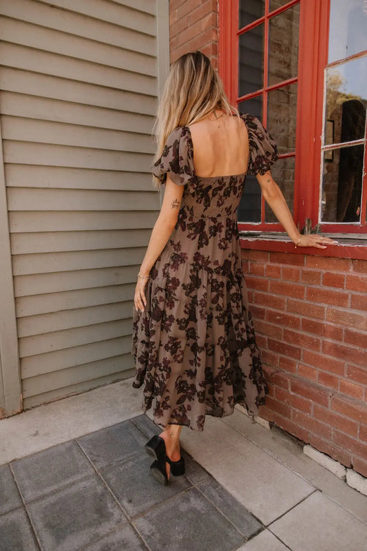 Elastic back dress in brown 