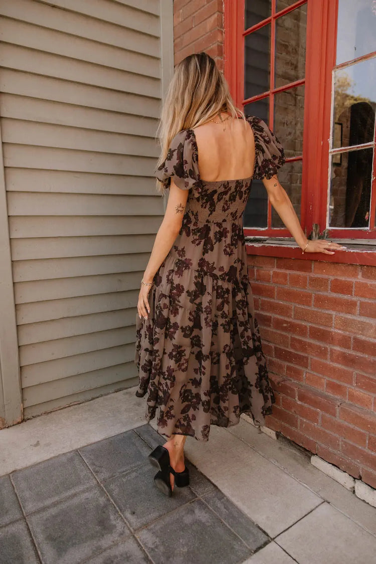 Elastic back dress in brown 