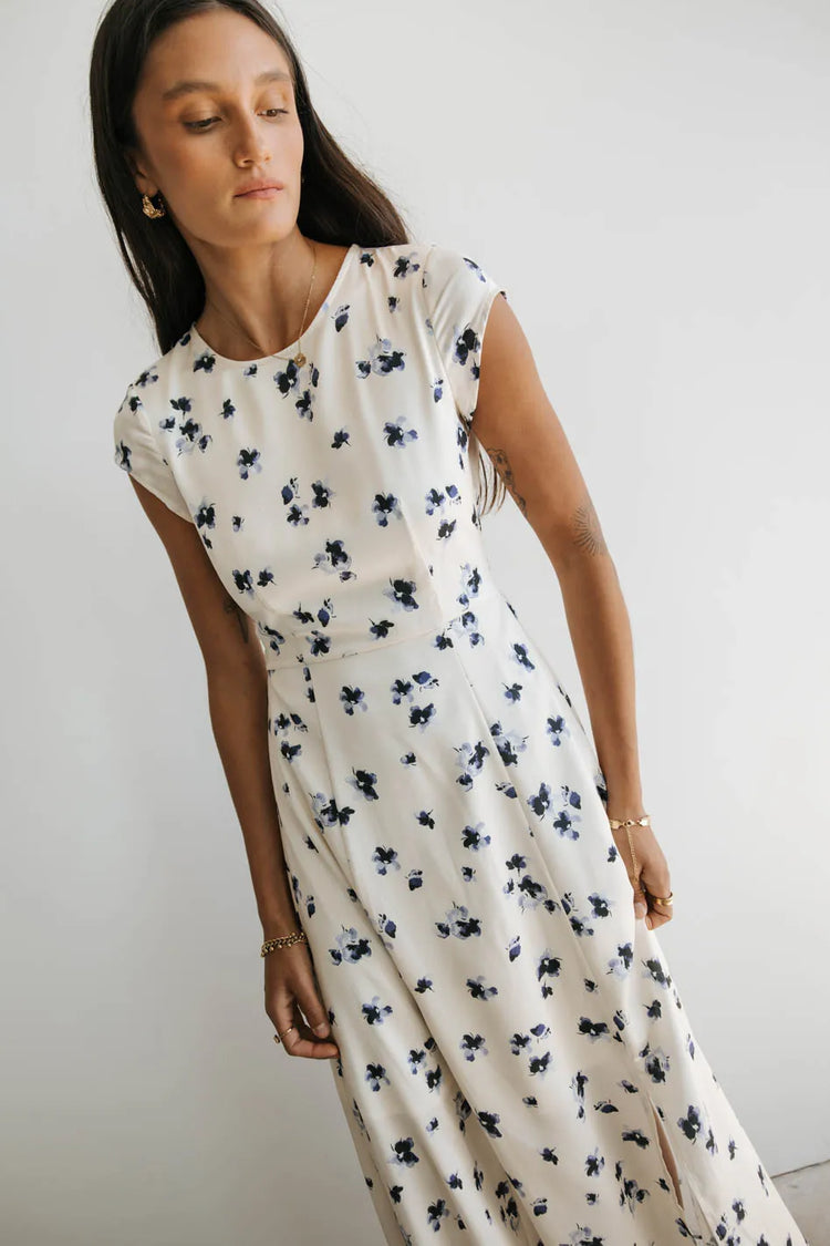 Short sleeves dress in ivory 