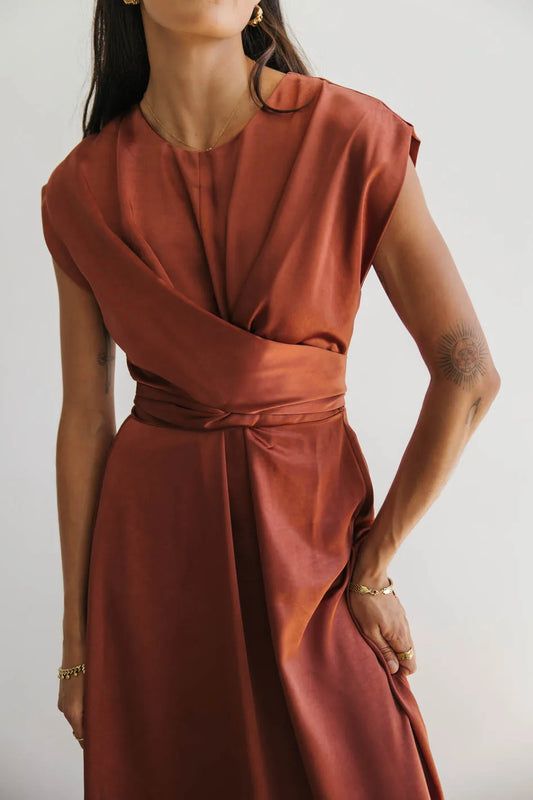 Round neck dress in rust 