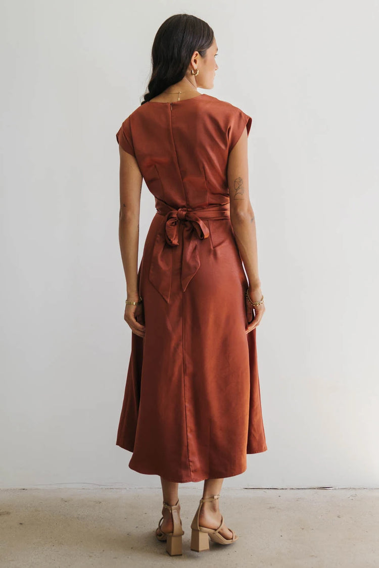 Back tie dress in rust 