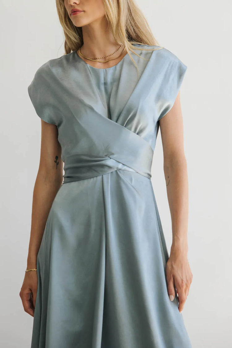 Round neck dress in blue 