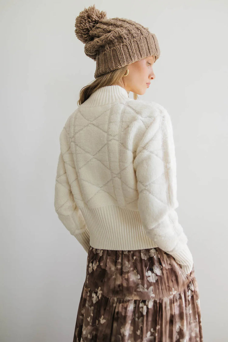 Ribbed hem sweater in cream 