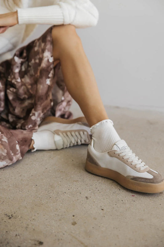 Basic sneakers in cream and brown  