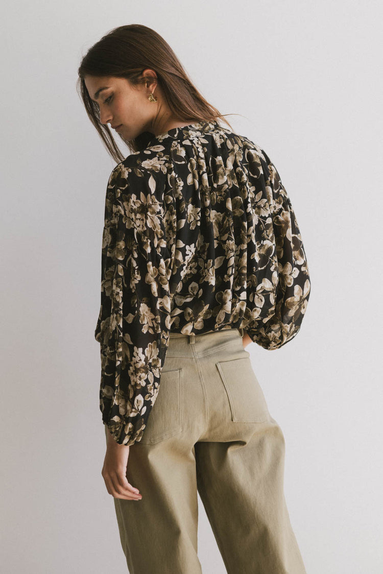 LONG SLEEVE CROPPED FLORAL BLOUSE