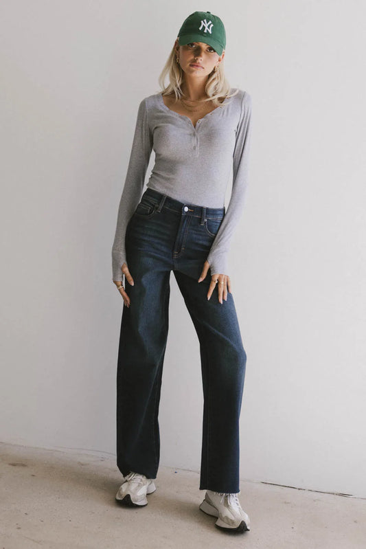 Wide leg pants in dark denim 