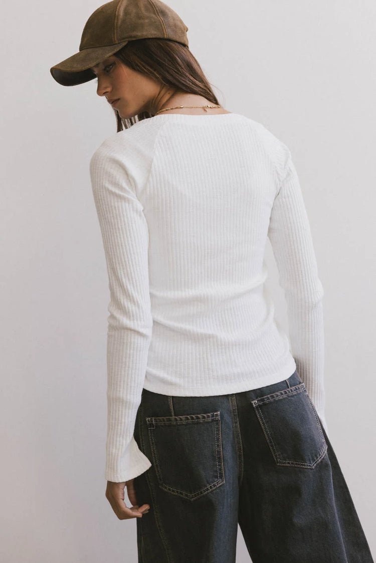 Plain color top in white 