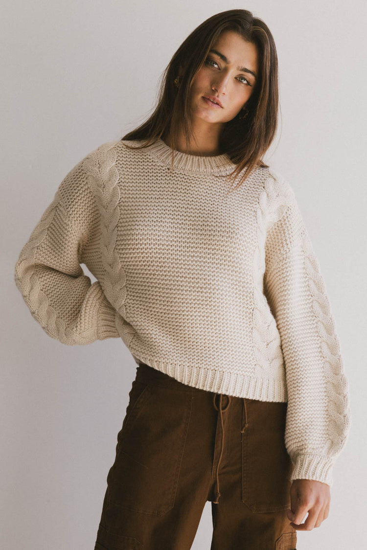 CABLE KNIT SWEATER IN CREAM
