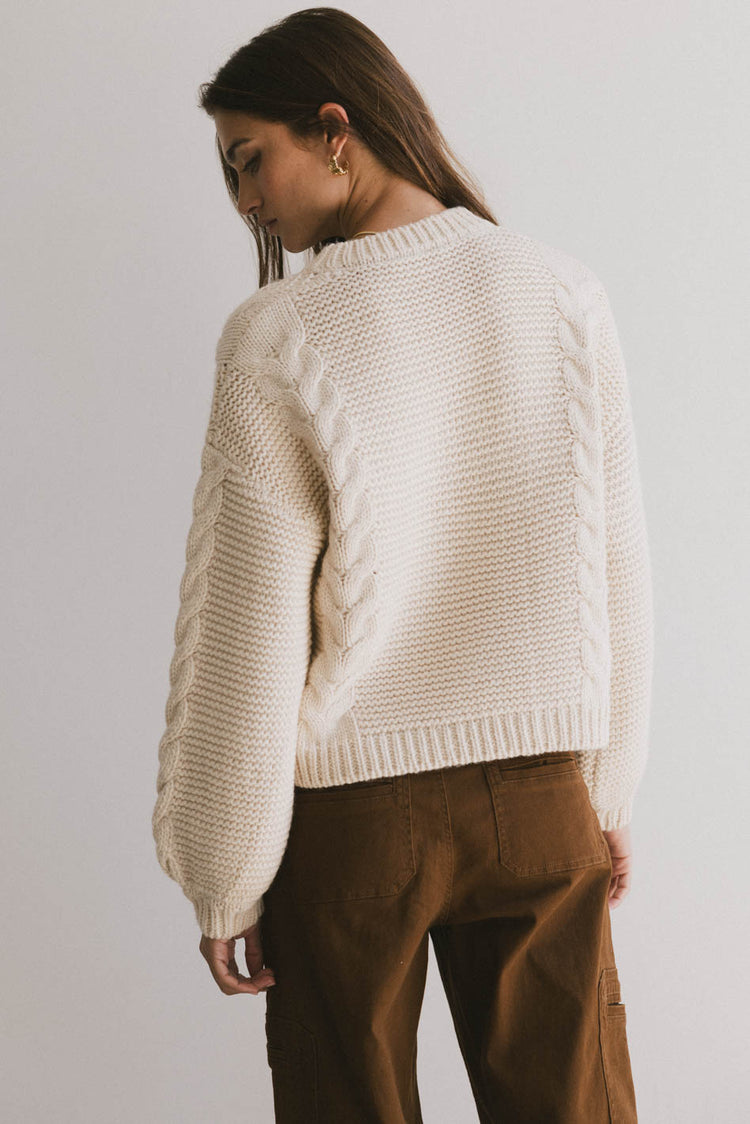 KNIT LONG SLEEVE SWEATER