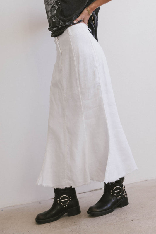 RAW HEM WHITE SKIRT