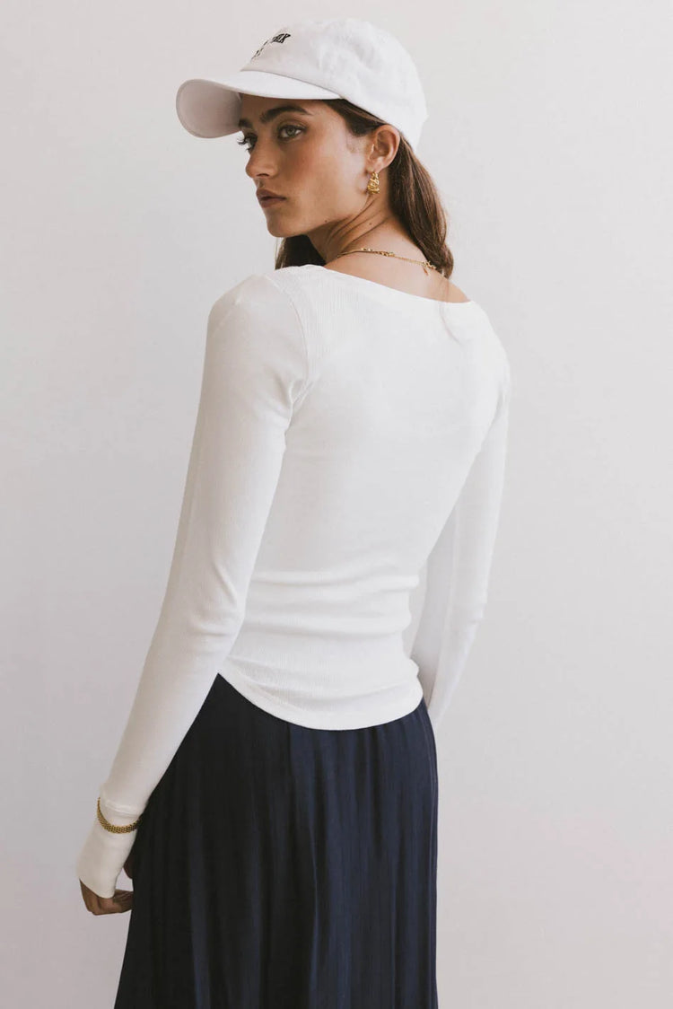 Plain color top in white 