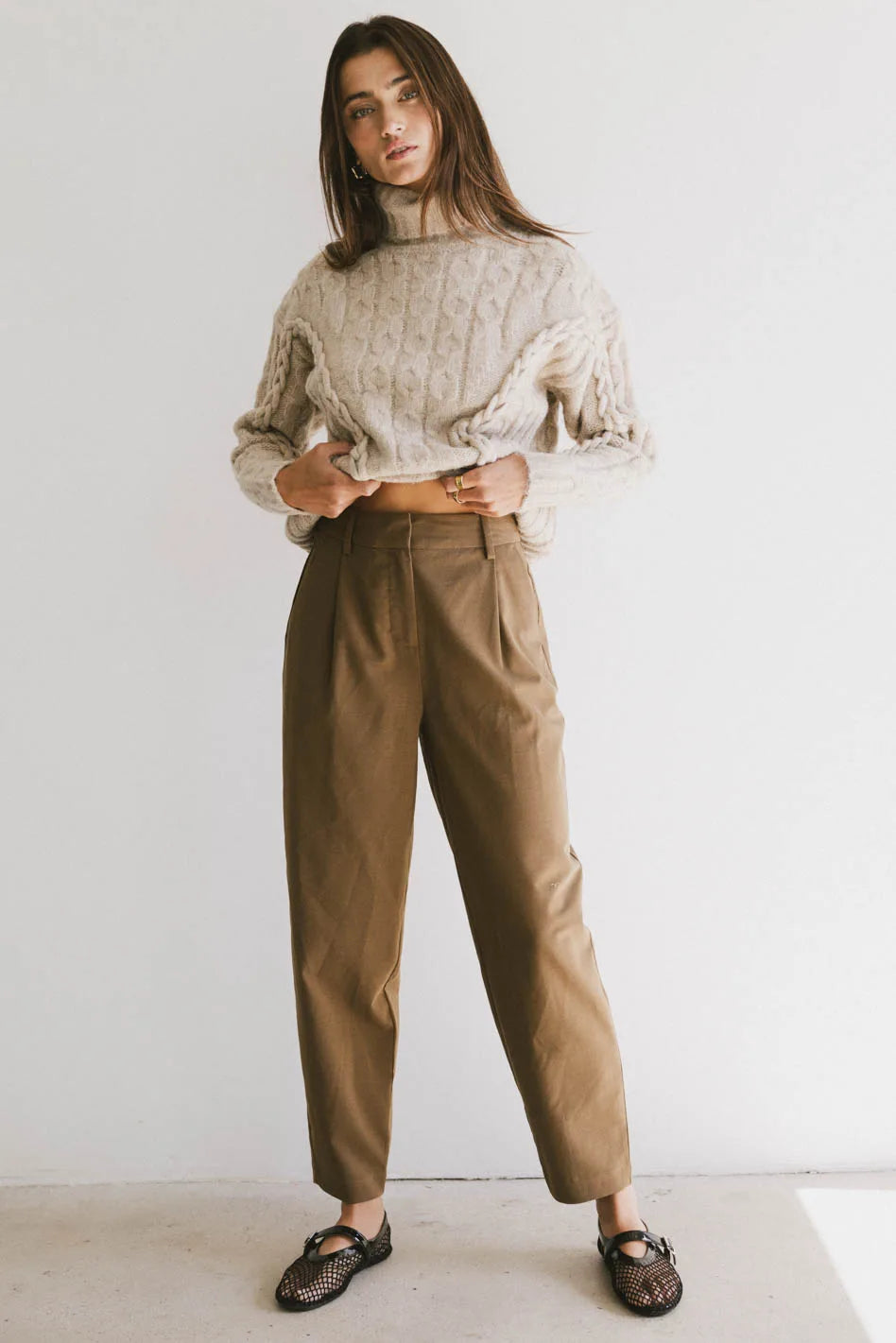 Woven balloon pants in brown 
