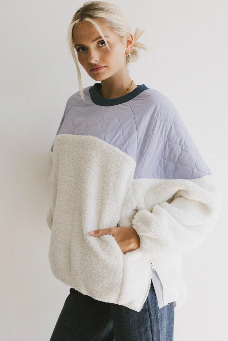 Two hand pockets sweater in white 