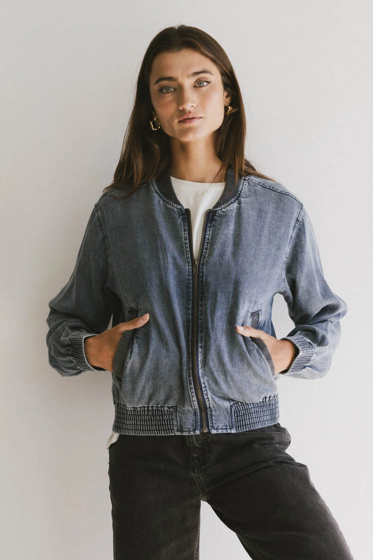 Two hand pockets denim jacket in medium wash 