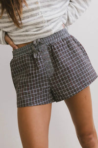 Plaid shorts in black 