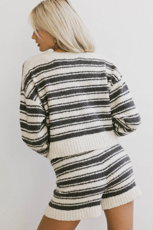 Knit sweater 