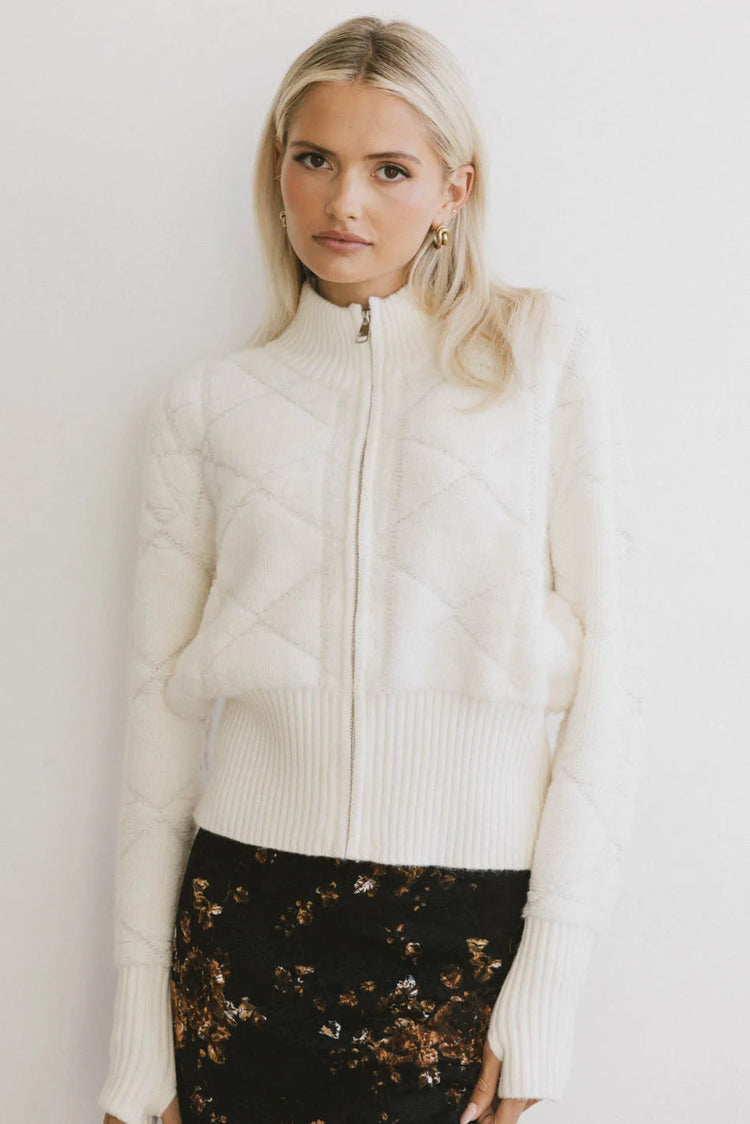 Zip up sweater in cream 