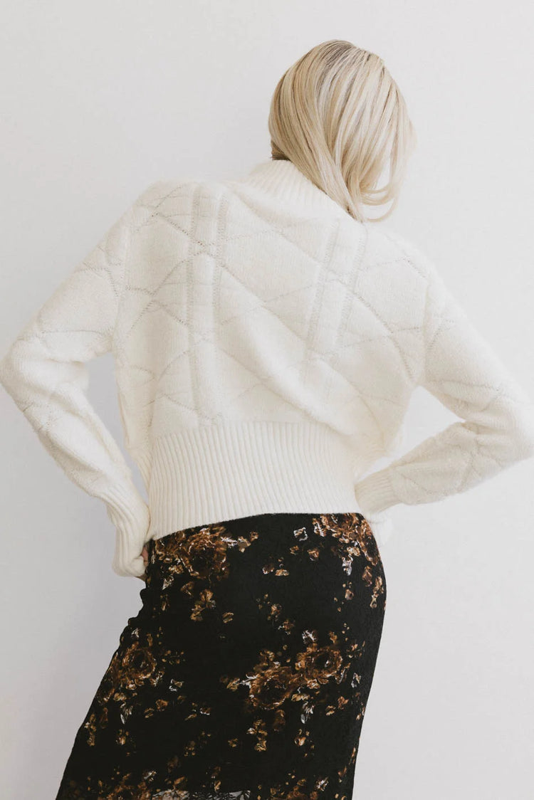 Plain color sweater in cream 