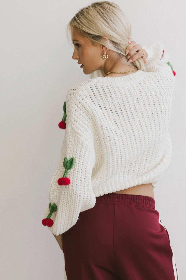 Plain color sweater in cream 