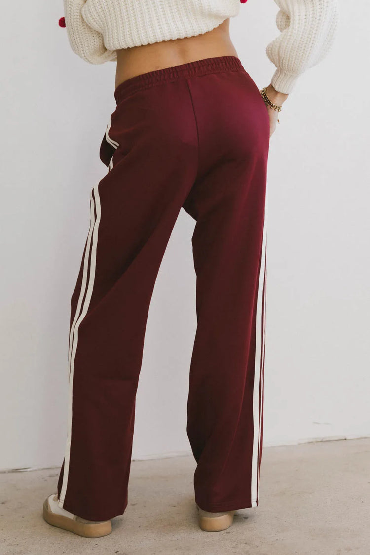 Plain color pants in wine 