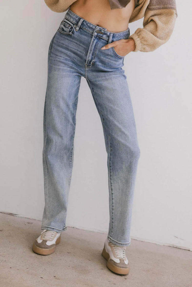 Two hand pockets denim in light wash 