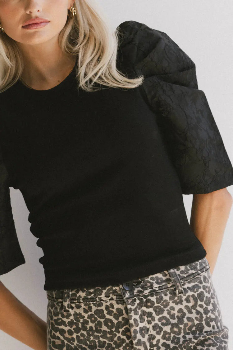 Puff sleeves top in black 