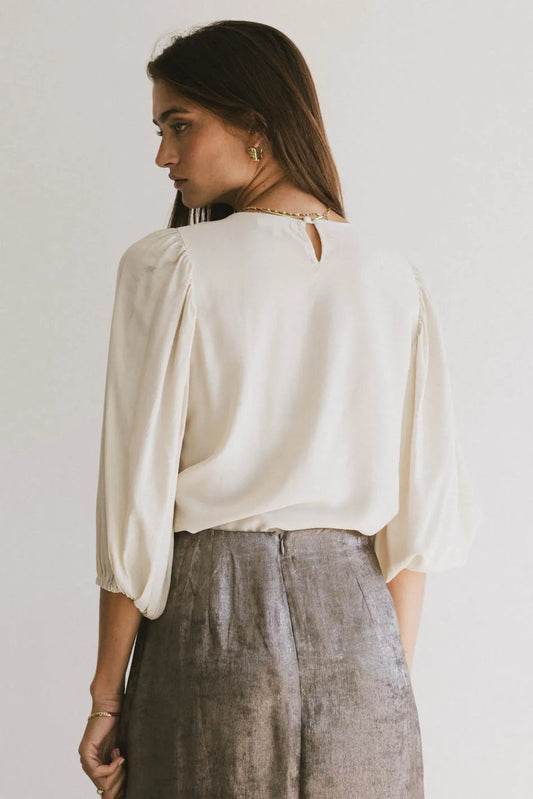 Plain color top in cream 