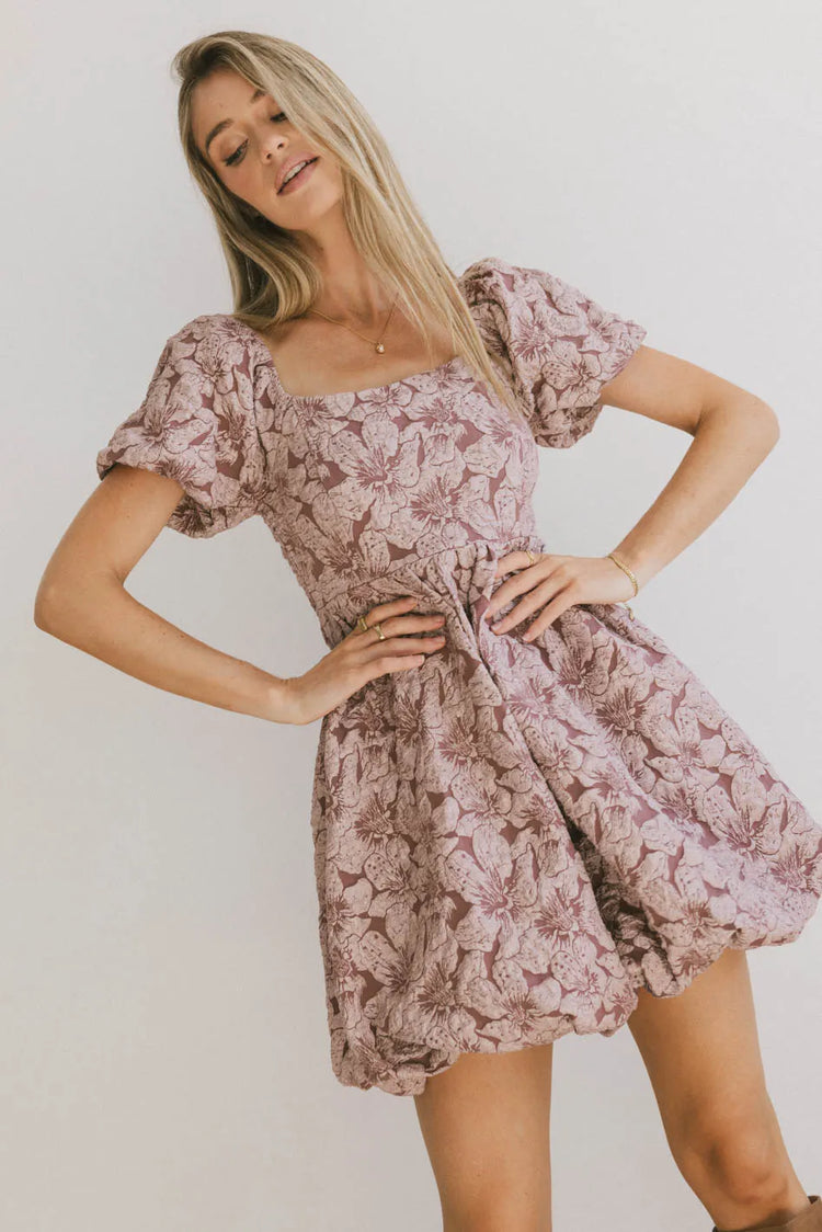 Square neck dress in mauve 