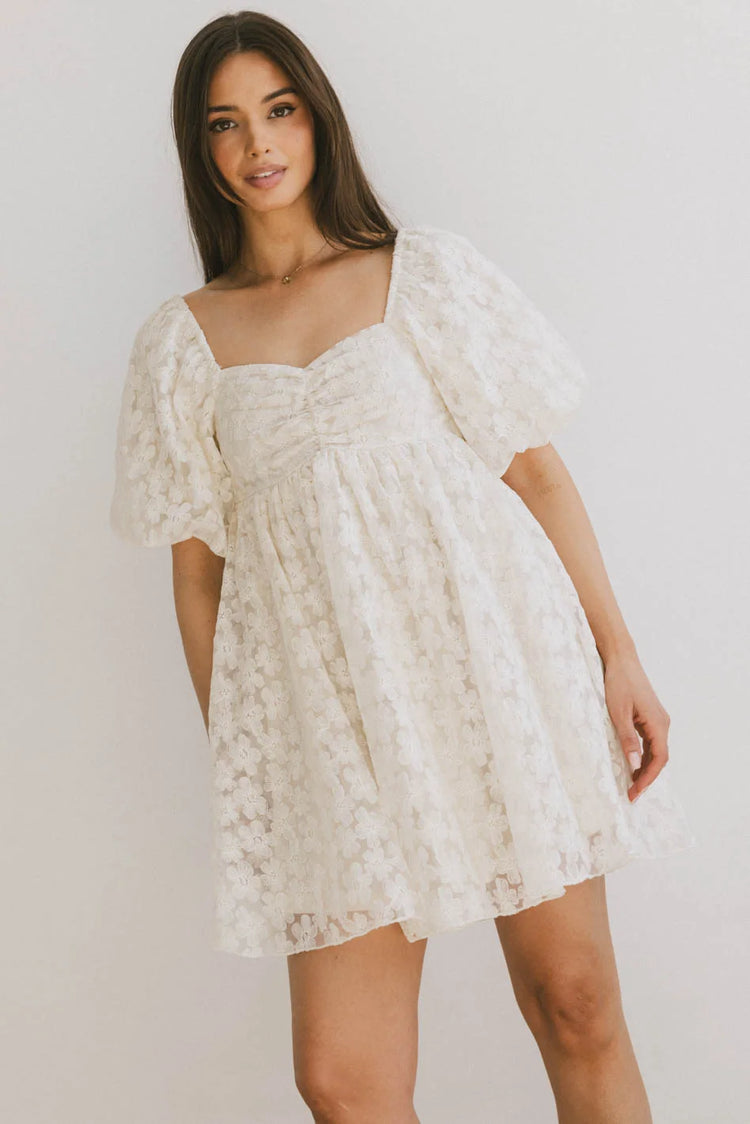 Puff sleeves mini dress in cream 