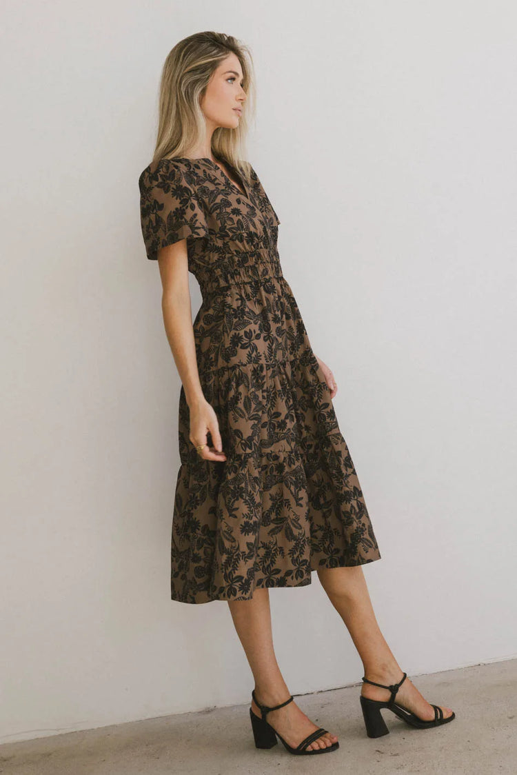 Short sleeves dress in brown 