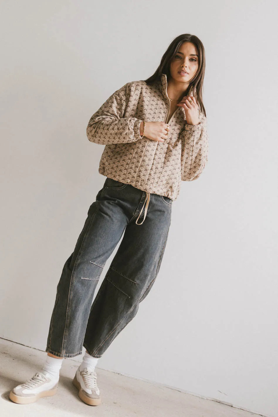 Zip up neck jacket in brown 