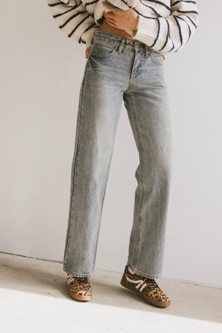 Straight legs pant in medium wash 