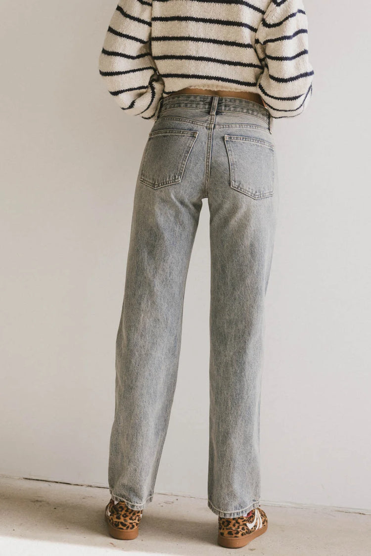 Two back pockets denim in medium wash 