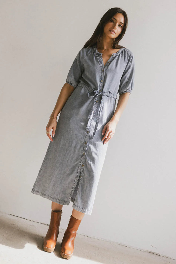 Button up dress in light wash 