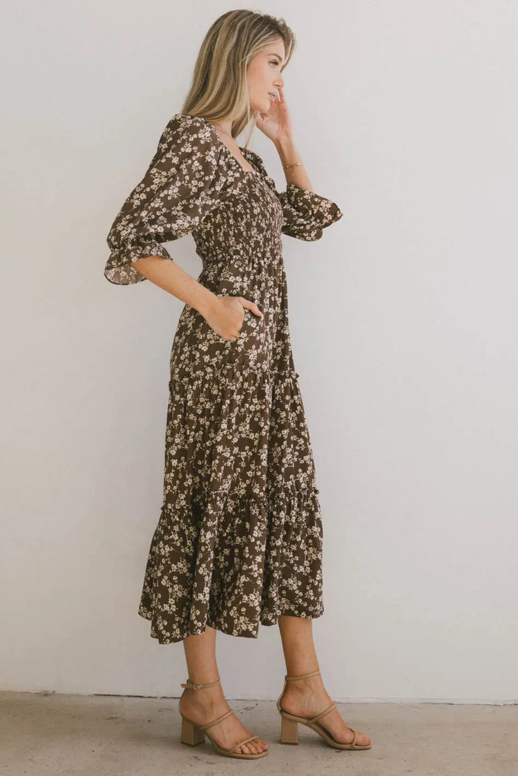 Two hand pockets dress in brown 