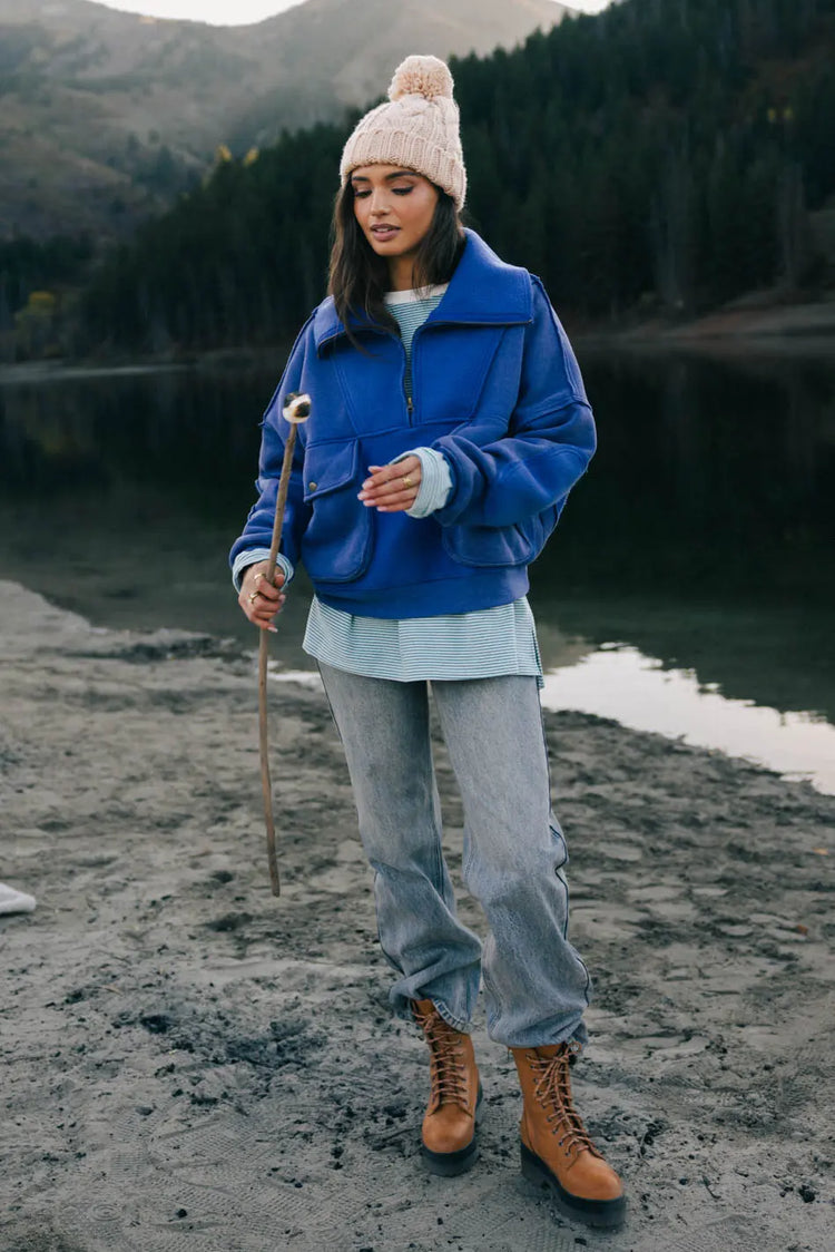 Two pockets sweater in blue 