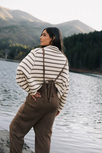 Adjustable straps overall in camel 