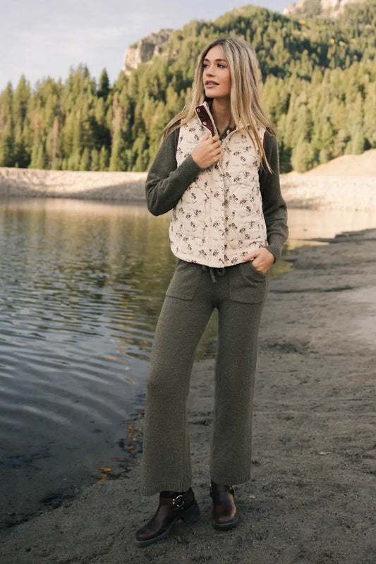 Floral vest in cream 