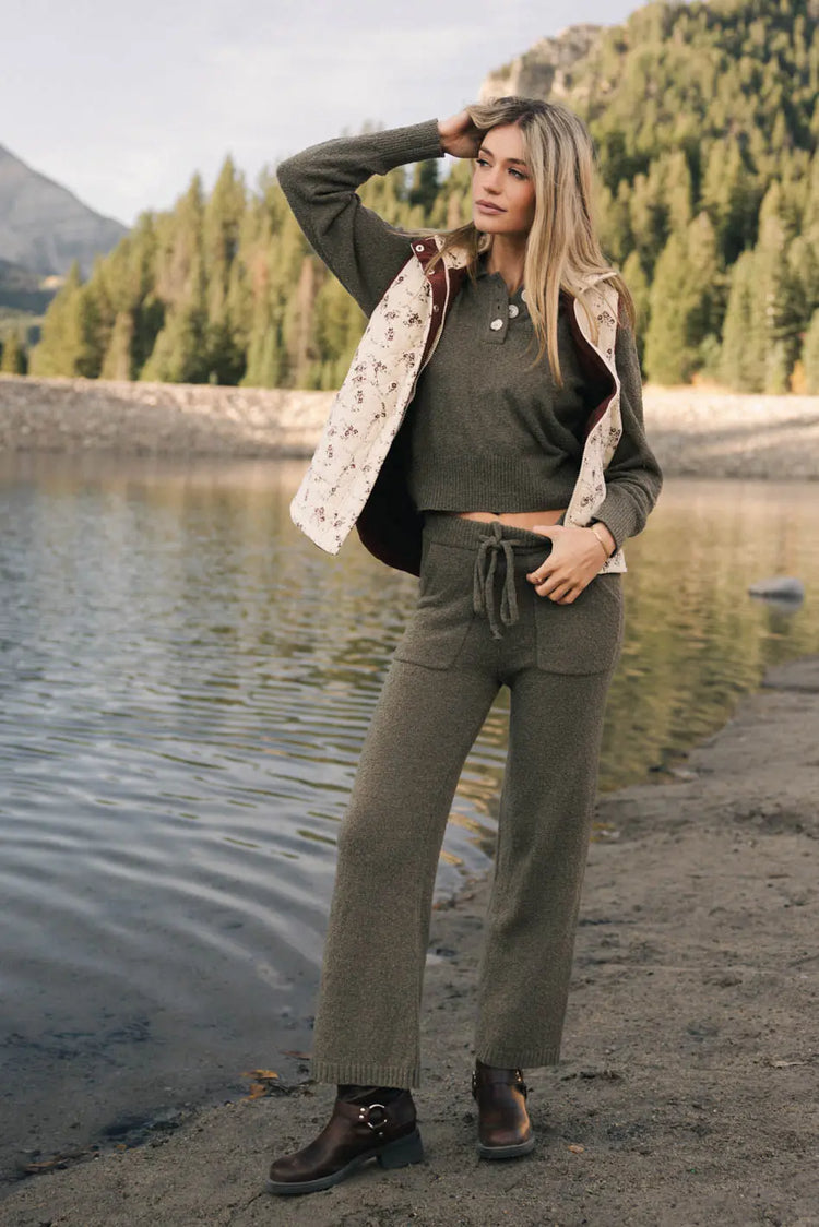 Elastic waist pants in olive 