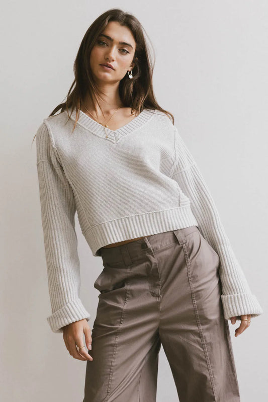 V-Neck sweater in grey 