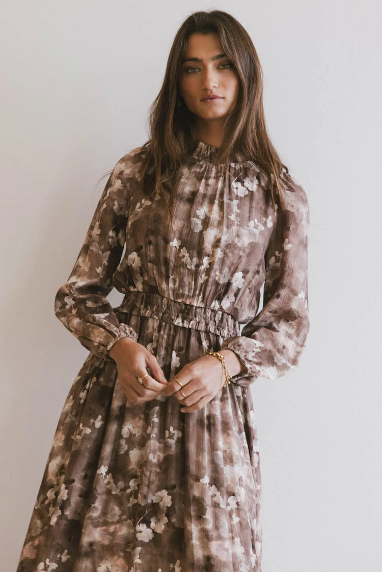 Mock neck dress in brown 