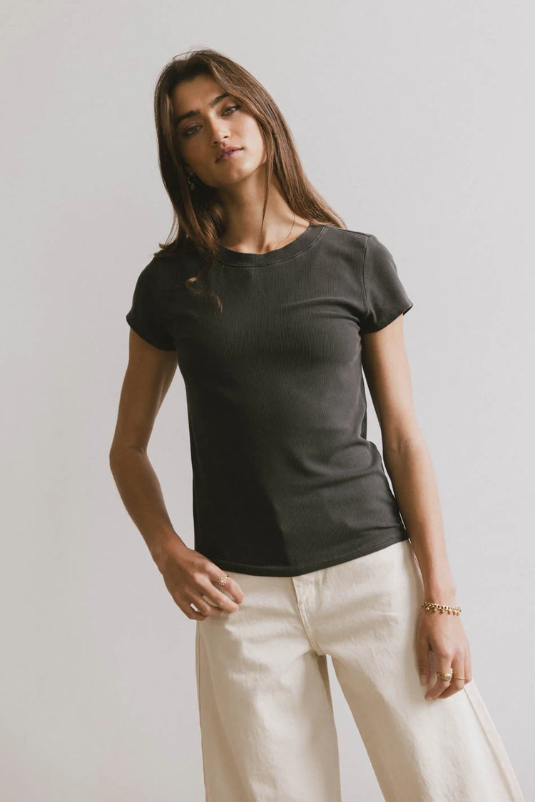 Round neck basic top in grey 