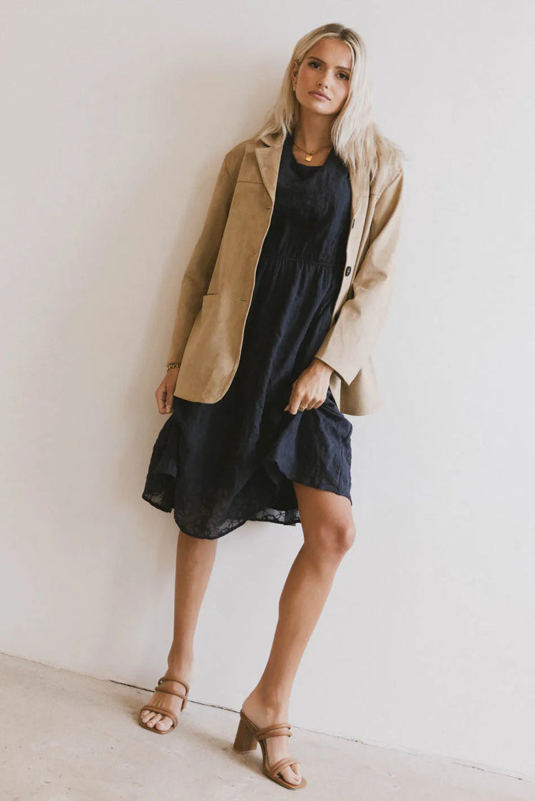 Midi dress in navy paired with a suede jacket in brown 