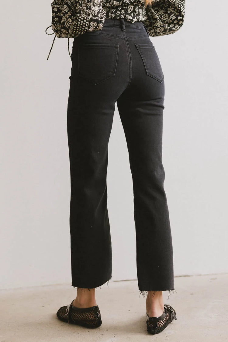 Two back pockets pants in black 